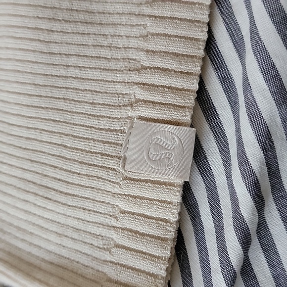 Lululemon merino wool sweater - Picture 4 of 5